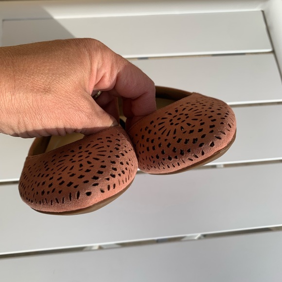 Vionic suede perforated dusty rose shoes size 6 - Picture 11 of 15